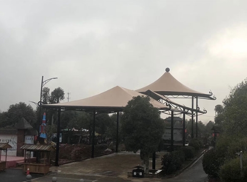 膜結(jié)構(gòu)雨棚如何做到防雷防震效果？