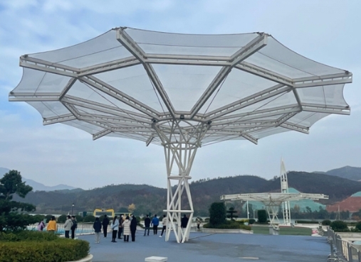 膜結(jié)構(gòu)雨棚的魅力何在?全面解析其優(yōu)勢(shì)與應(yīng)用